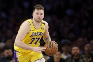 开云下载-名记：5月佩林卡+雷迪克与东契奇会面阐述了建队计划 詹姆斯没在