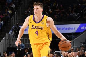 一日三练？每天如此？克内克特投篮13中3！三分6中0！